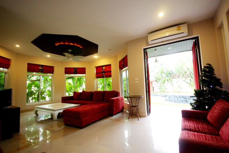 4 bedrooms house for rent in pratamnak hill  