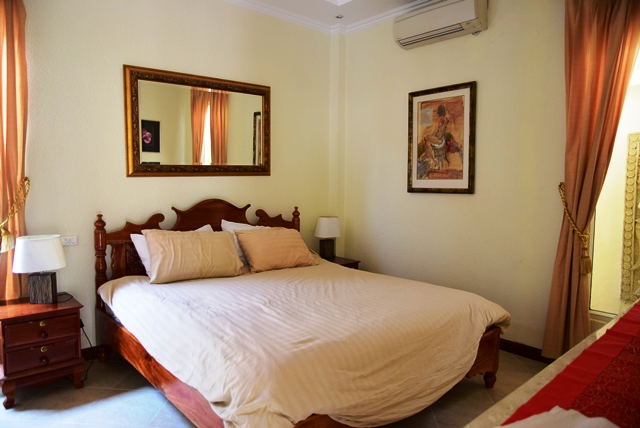 2 Bedroom 2 Bathroom: 2 Bedrooms House for sale in Pratamnak Hill  ฿7,000,000