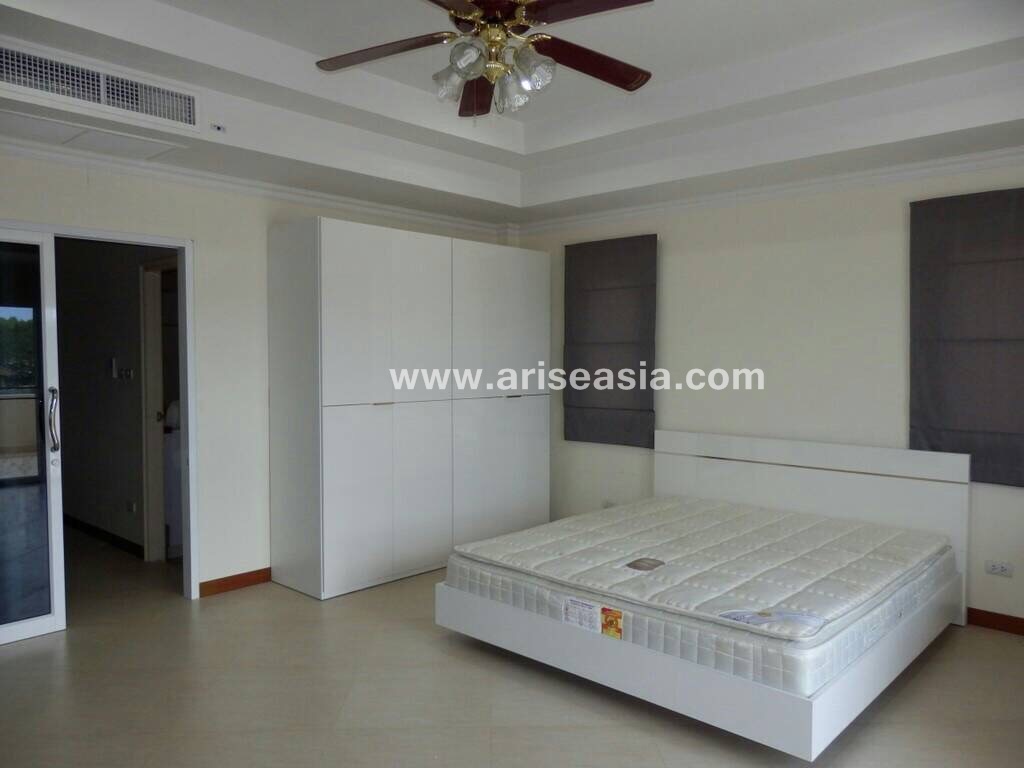Big House 12 Bedroom: 12 Bedrooms House for sale in Bang Saray ฿25,000,000
